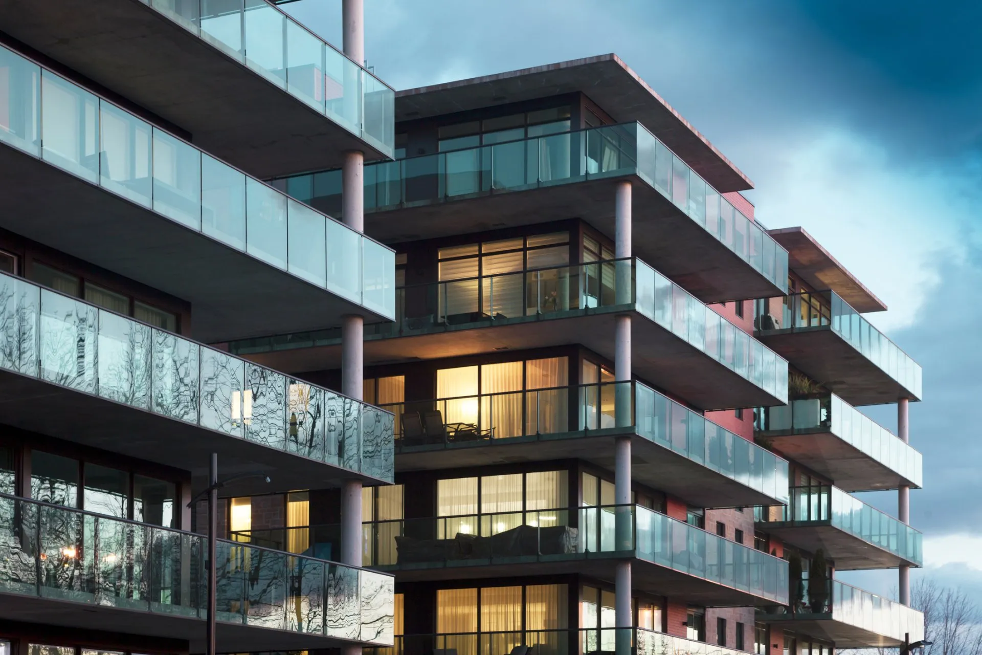 A building with many windows and balconies on it