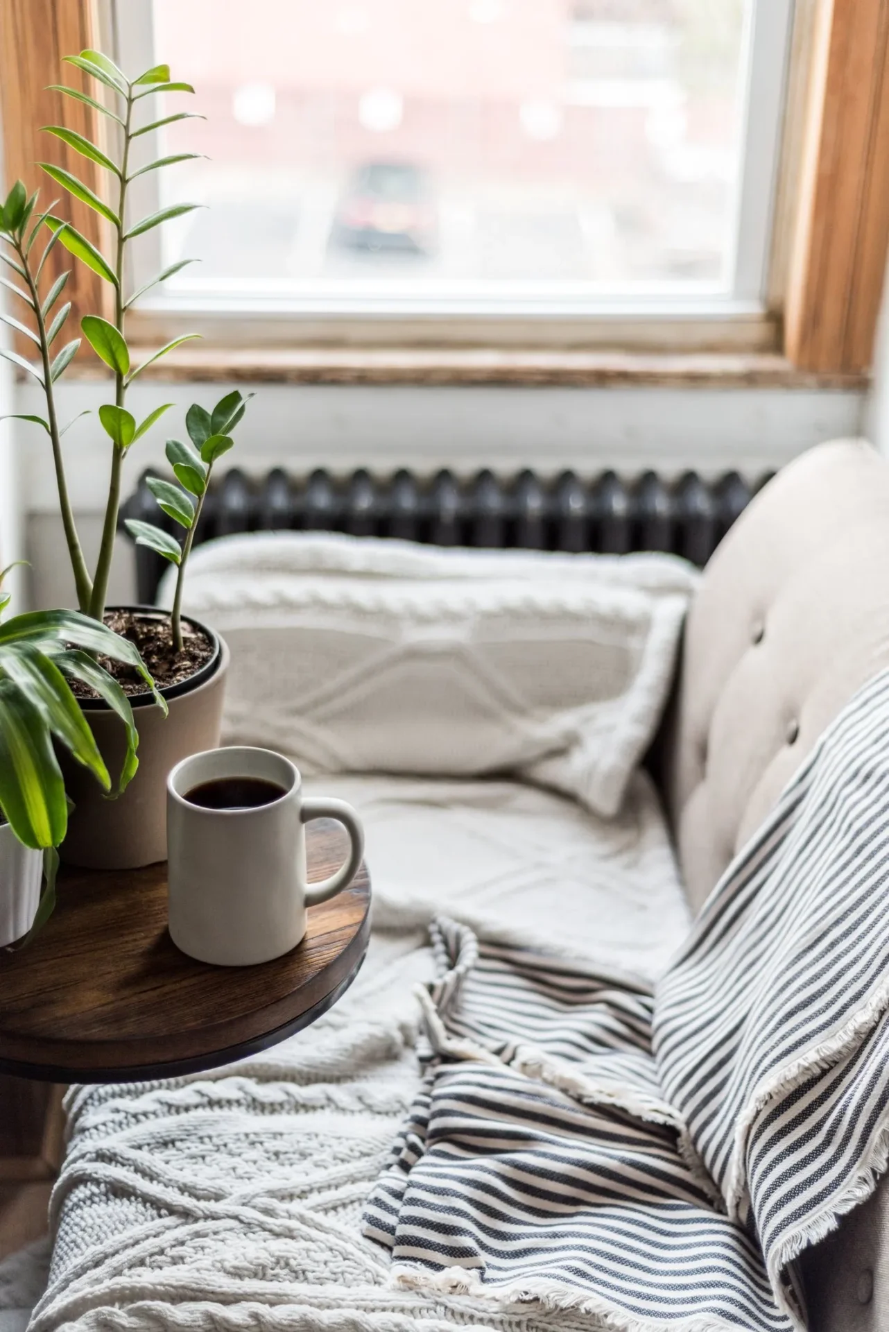 A coffee cup sitting on top of a wooden tray.